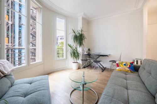 Charming and Bright 1BDR Near the Marais
