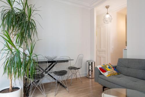 Charming and Bright 1BDR Near the Marais