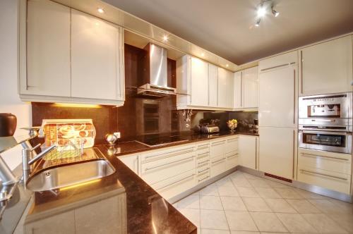 Spacious house with private pool in Albufeira