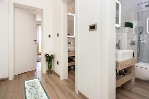 Spacious Apartment in Trogir with Parking