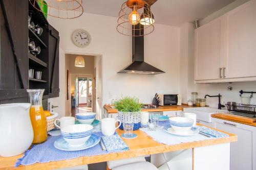 Elegant Apartment in Cascais with Fireplace - 80 m²