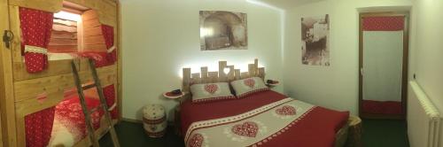Een bed of bedden in een kamer bij Atmosphere di montagna