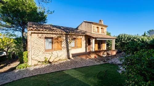 Villa avec piscine à Saint-Raphaël et vue sur la montagne