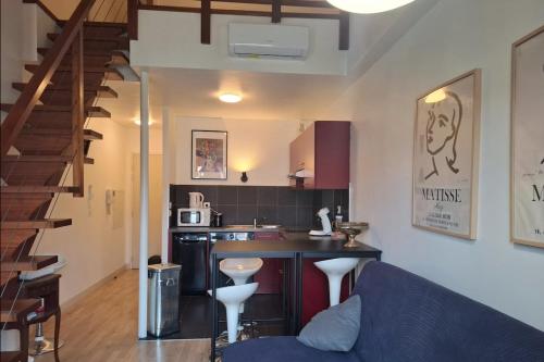 Duplex with balcony by the République tram stop