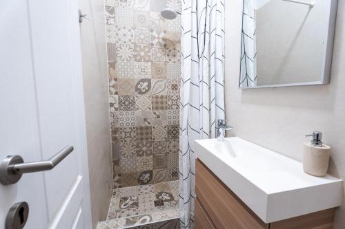 Flex SelfCheckIns Zagreb 291 - 292 - 293 - 294 - 4 Units - Studio Apartments - City Centre - Flexible Keybox Entry - Modern