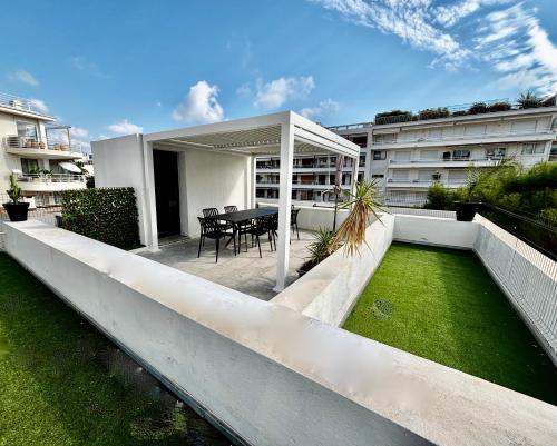 PalmbeeCannes 70m2, 2 chambres pour 1 à 6 Personnes avec bébé avec Terrasses a 200m des Plages, Palmbee Cannes