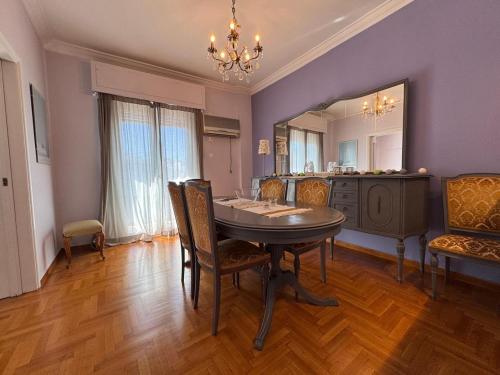 Vintage, spacious apartment in the heart of Athens!