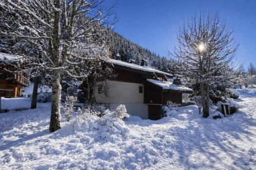 Apt Les Drus118- 3BR Alpine View Balcony & Parking for 6 - Happy Rentals