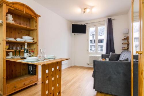 Apt Paccard305 Central Chamonix Studio, near Brevent lift for 2 - Happy Rentals