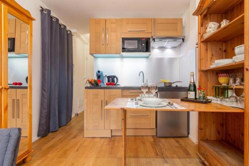 Apt Paccard305 Central Chamonix Studio, near Brevent lift for 2 - Happy Rentals