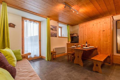 Apt Arsene1 Mont Blanc Views 3-min to Ski - Happy Rentals
