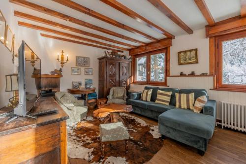 Chalet Ecureuil Family retreat w/ Garden & Fireplace - Happy Rentals