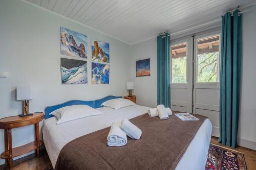 Chalet Ecureuil Family retreat w/ Garden & Fireplace - Happy Rentals