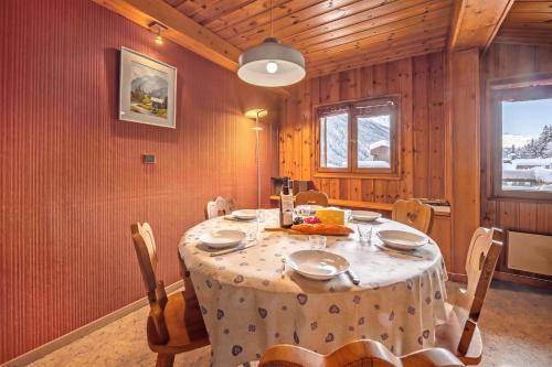 La Persévérance15 - 2BR Sleeps 6 | Near Ski Lift & Mont Blanc Views - Happy Rentals