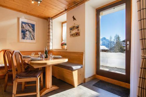 Apt Arsene2 Mont Blanc view for 5 next to ski - Happy Rentals
