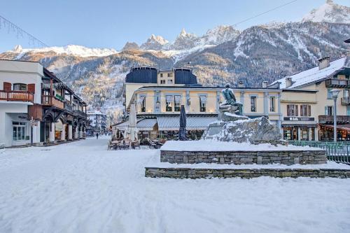 Apt Carlton140 Historical residence in Chamonix, sleeps 2 - Happy Rentals