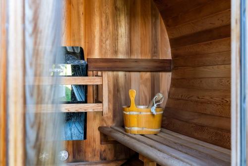 Luxury Ski-InOut Chalet with Hot Tub Sleeps 25