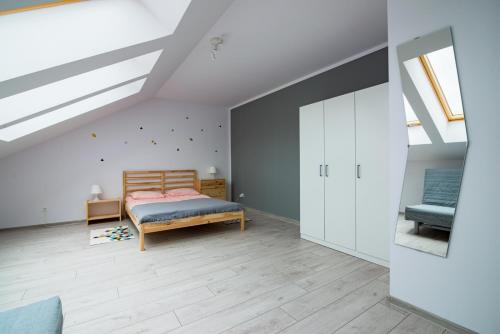 a bedroom with a bed and a skylight at Apartament Rodzinny Mountain Aparts in Świeradów-Zdrój