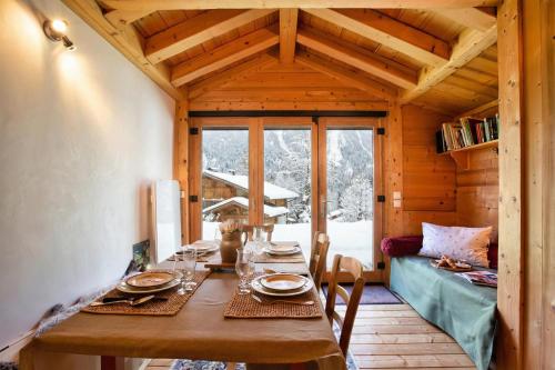 Chalet des Cristaux cosy alpine style for 5 - Happy Rentals