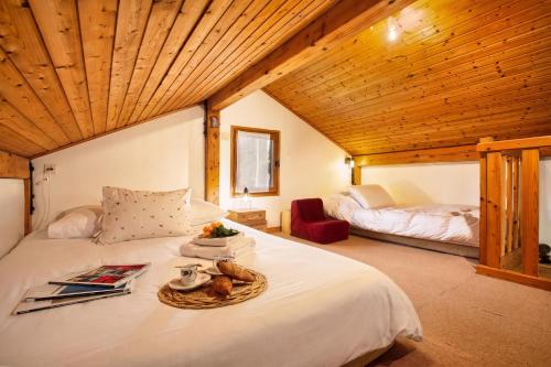 Chalet des Cristaux cosy alpine style for 5 - Happy Rentals