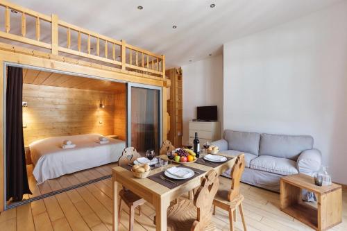 Central Majestic Apartment Near Skiing - Happy Rentals