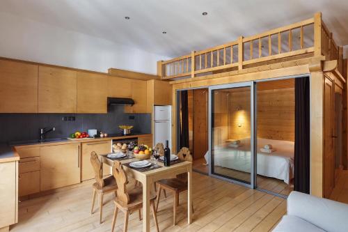 Central Majestic Apartment Near Skiing - Happy Rentals