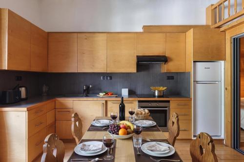 Central Majestic Apartment Near Skiing - Happy Rentals
