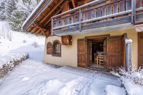Chalets d'Henri 67 Apartment w/ Terrace & Mont Blanc Views - Happy Rentals