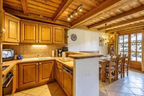 Chalets d'Henri 67 Apartment w/ Terrace & Mont Blanc Views - Happy Rentals