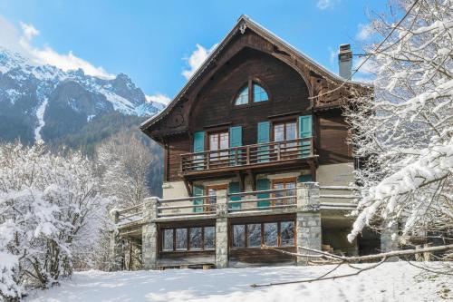 Grand Chalet des Moussoux 6BR: Terrace, Garden, Views, Sleeps 10 - Happy Rentals