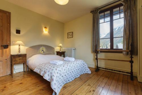 Grand Chalet des Moussoux 6BR: Terrace, Garden, Views, Sleeps 10 - Happy Rentals
