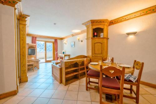 Le Cristal MB5 Pool & Parking - Happy Rentals