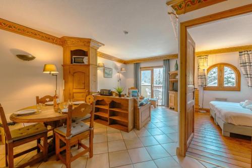 Le Cristal MB6 View, Pool, Private Sauna, Parking & WiFi - Happy Rentals