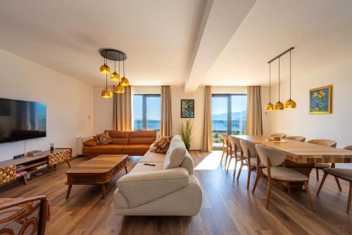 Villa Isabel - Luxury Apartments with Heated Pool & Sea View
