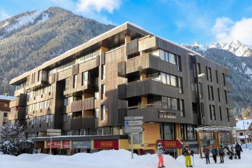 Le Cham 106 Modern Studio in Central Chamonix | Walk to Ski Lift & Town Center - Happy Rentals