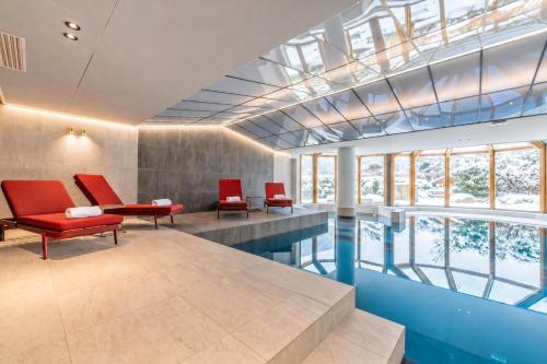 Le Cristal GM19 Mountain View, Pool & Parking- Happy Rentals