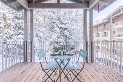 White Pearl B12 Cosy Chamonix Base for 2 - Happy Rentals