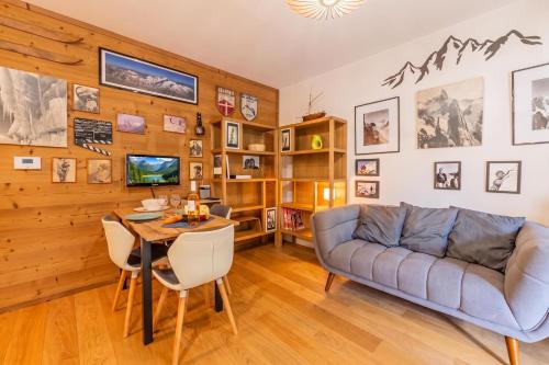 White Pearl B12 Cosy Chamonix Base for 2 - Happy Rentals