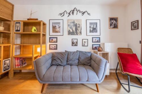 White Pearl B12 Cosy Chamonix Base for 2 - Happy Rentals