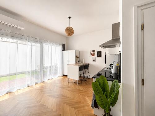 Charming Garden Hideaway with AC near City Center
