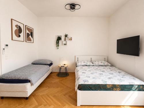 Charming Garden Hideaway with AC near City Center