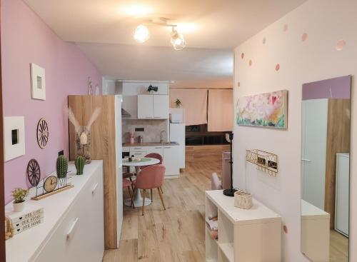 Bright apartment with sea view, Fuengirola, 50 m², pool