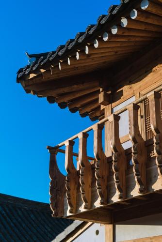 a wooden deck on top of a house at Siwoowadang in Gyeongju