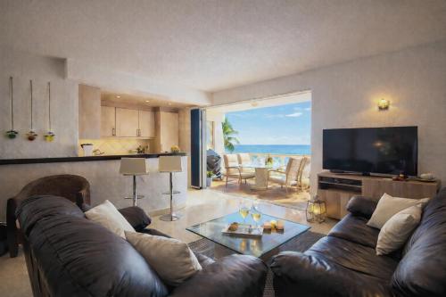 Ocean Bliss Albufeira Sea View 20m to Beach 2 Pools Free Parking