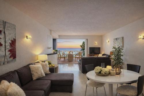Ocean Bliss Albufeira Sea View 20m to Beach 2 Pools Free Parking