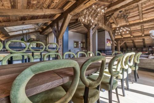 Quiet property in Morzine with panoramic views