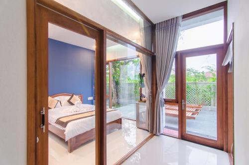 Postel nebo postele na pokoji v ubytování Green World Hoi An Villa