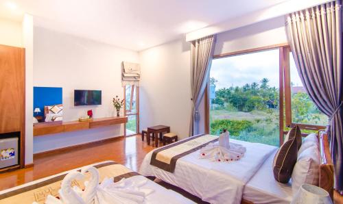 Giường trong phòng chung tại Green World Hoi An Villa