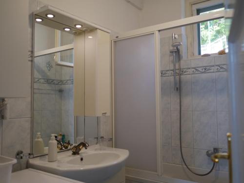 Vega - Spacious Home, Garden, Terrace & Garage