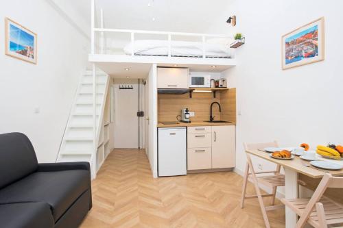 - - Superbe Studio avec Balcon - Nice Centre - -